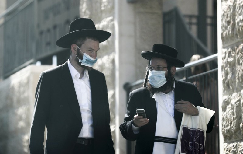 Explozia de cazuri COVID determină Israelul să se întoarcă la restricții