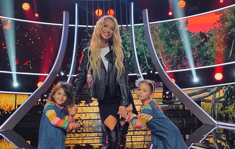 Andreea Bălan a cântat împreună cu fiicele sale. Ella și Clara, pentru prima dată pe scenă cu mama lor