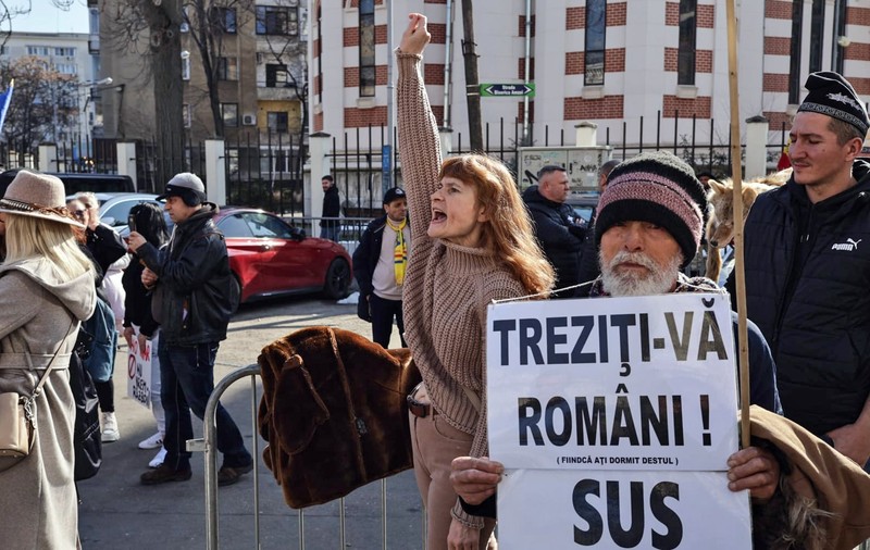 Insomnie națională: românii - fără bani, politicienii - fără griji