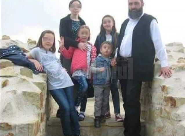 Preotul Petrica Gavril și familia sa sursă foto: Monitorul de Suceava
