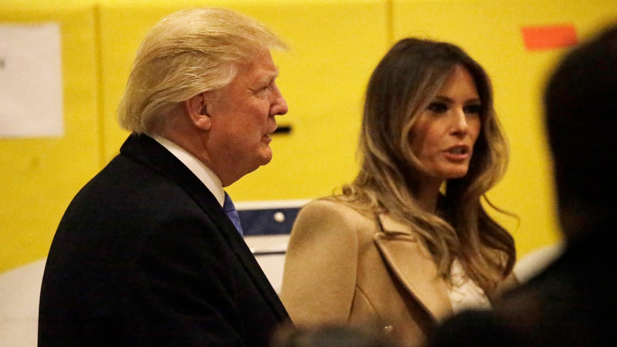 Donald TRump și soția lui, la sectia de votare
