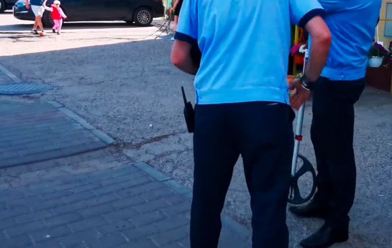 Un bărbat a fost ucis pe loc de o maşină, în timp ce ieşea dintr-un canal, la Iași