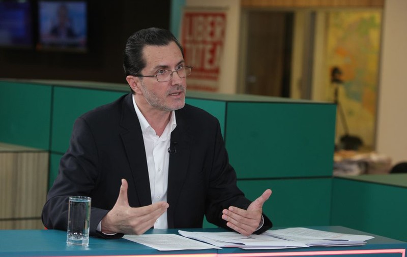 Vasile Bănescu, replică pentru ÎPS Teodosie: „Invocarea aprinderii Sfintei Lumini e compromițătoare. Trădează o perfidă gelozie”