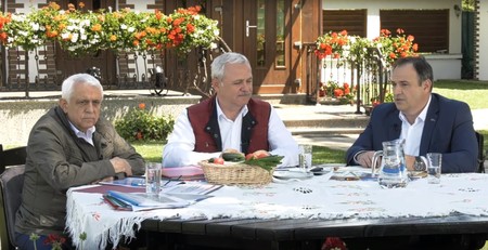 Liviu Dragnea și Petre Daea au fost invitați de Viorel Popescu (dreapta) în emisiunea „Viața Satului” din 12 mai, în timpul campaniei electorale pentru alegerile europarlamentare