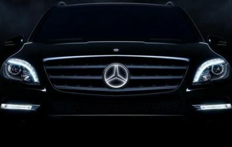 Culmea aroganţei: Mercedes va oferi ca opţiune o siglă iluminată pentru modelele sale. Vezi cum va arăta! | VIDEO