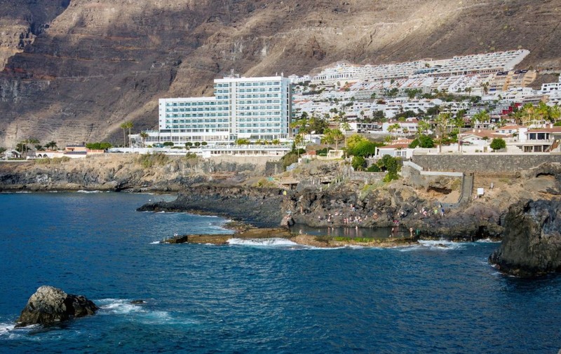 Doi români, printre cei patru morți luați de un val în Tenerife