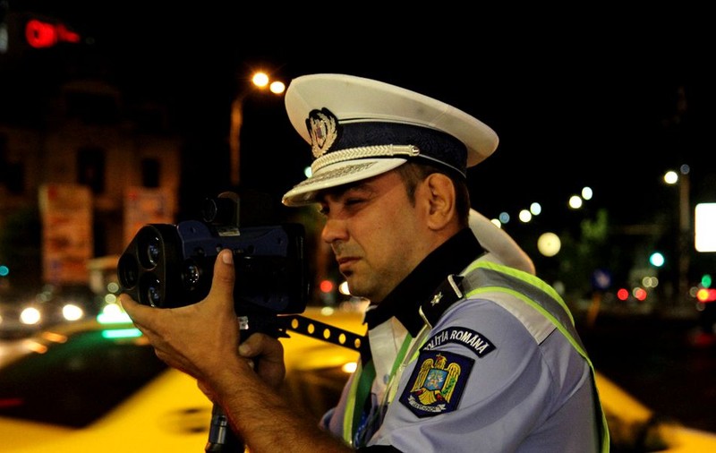 Polițiștii pot sta în continuare ”la pândă” cu radarul. Cum să scapi de amendă