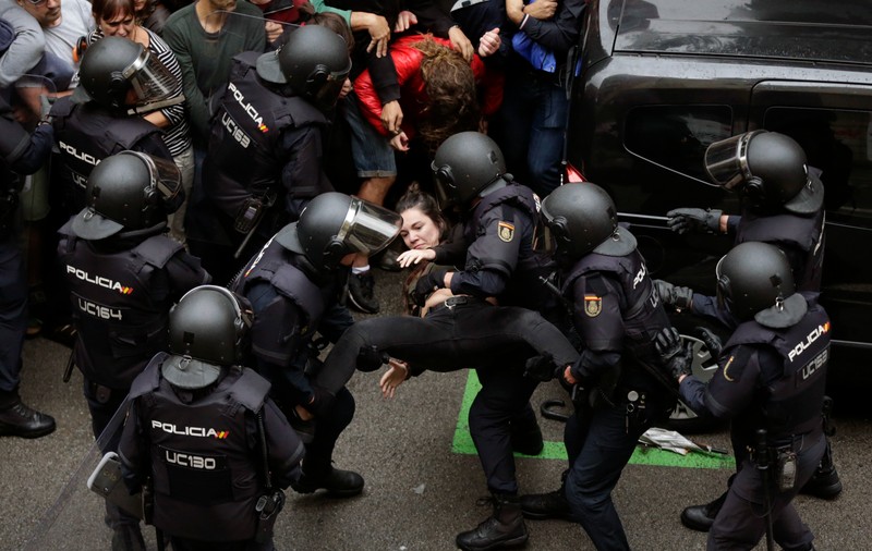 VIDEO | Referendumul pentru independența Cataloniei s-a încheiat.Bilanț: peste 840 de răniți