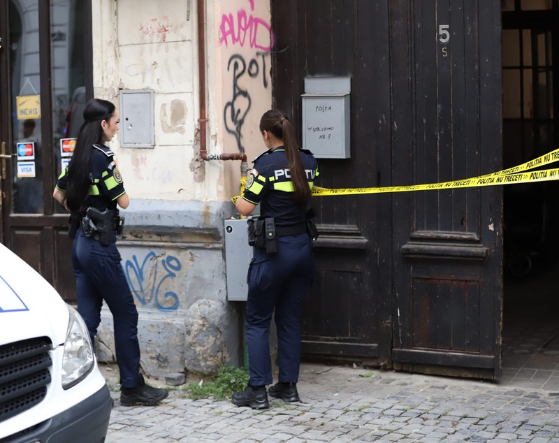 Tânăr de 28 de ani, găsit mort într-o locuință pe care a închiriat-o în Centrul Vechi, în București
