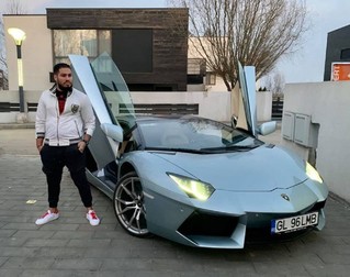 Interlopul Spaidăr și primul Lamborghini pe care l-a avut. Foto: Facebook