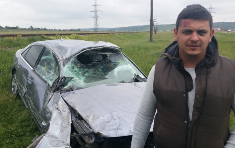 Accident teribil în județul Iași | A făcut praf mașina cumpărată în urmă cu trei zile!