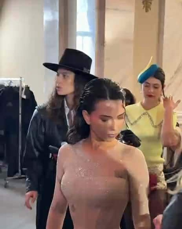 Cum s-a îmbrăcat Inna la Bucharest Fashion Week 2026. Ținuta ei a atras toate privirile