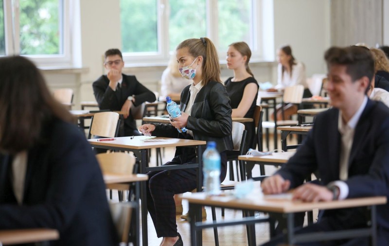 Planurile-cadru pentru liceu, lansate în dezbatere publică de Ministerul Educației