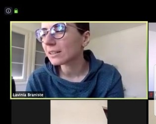Lavinia Braniște într-un apel pe Zoom, din perioada izolării