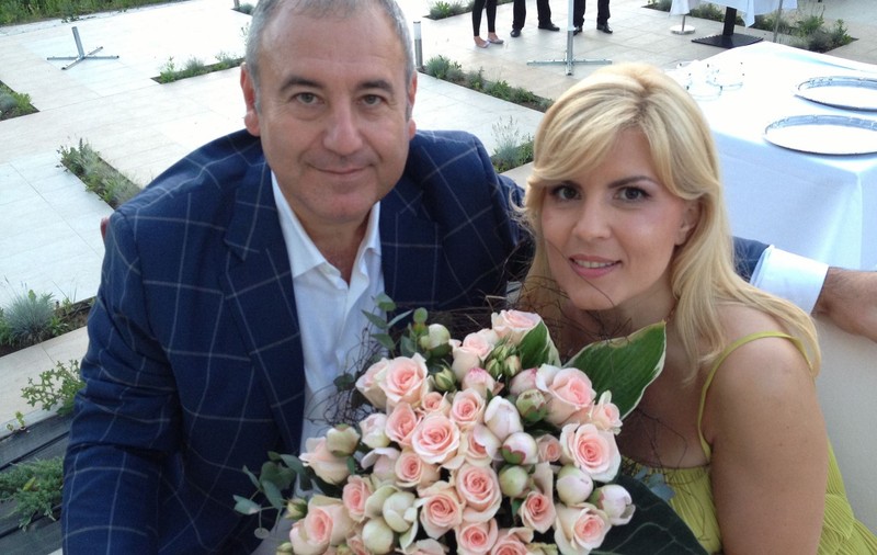 Ajuns sărac, Dorin Cocoș se bucură de dragoste pe burta goală! ^Noua lui iubită s-a dezbrăcat pentru Farul Constanța