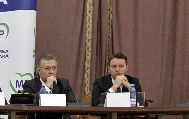 Acuzații grave la adresa Guvernului Dăncilă. Un europarlamentar spune că Executivul a votat tăierea fondurilor pentru despăgubirile pentru pesta porcină!