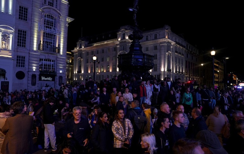 Minut de reculegere în Marea Britanie în memoria reginei Elisabeta a II-a | VIDEO