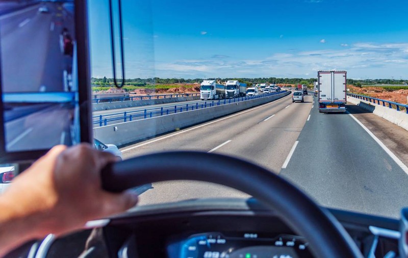 Șofer român de TIR, dat de gol de caniculă, la controlul camionului, în Franța. A fost arestat imediat