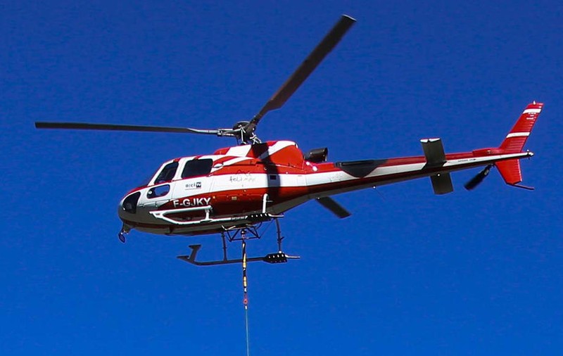 Incident aviatic. Un elicopter s-a prăbușit în Alpii francezi, iar cinci pasageri au murit
