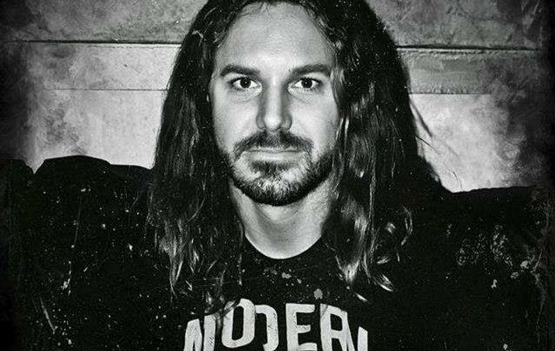 Solistul trupei As I Lay Dying, CONDAMNAT LA 6 ANI DE ÎNCHISOARE, pentru TENTATIVĂ DE OMOR!