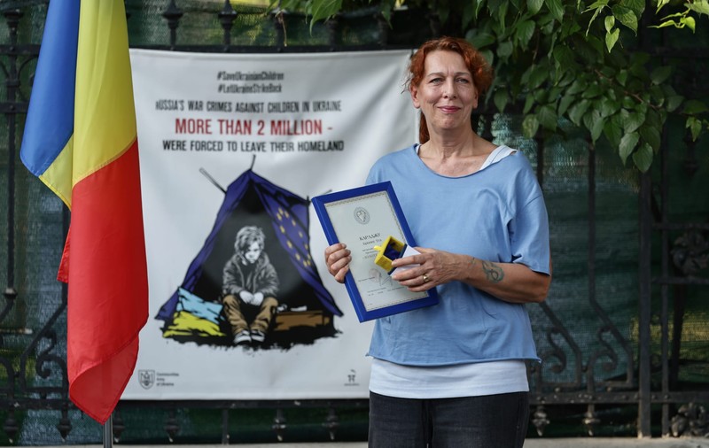 Prințesa Briana Caragea a primit medalia Inima de Aur din partea lui Zelenski pentru ajutorul acordat refugiaților ucraineni