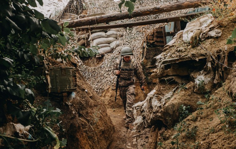 LIVETEXT Război în Ucraina, ziua 492 | Rușii au bombardat o școală din Donețk, Kievul susține că a lovit cartierul general rus din Berdiansk