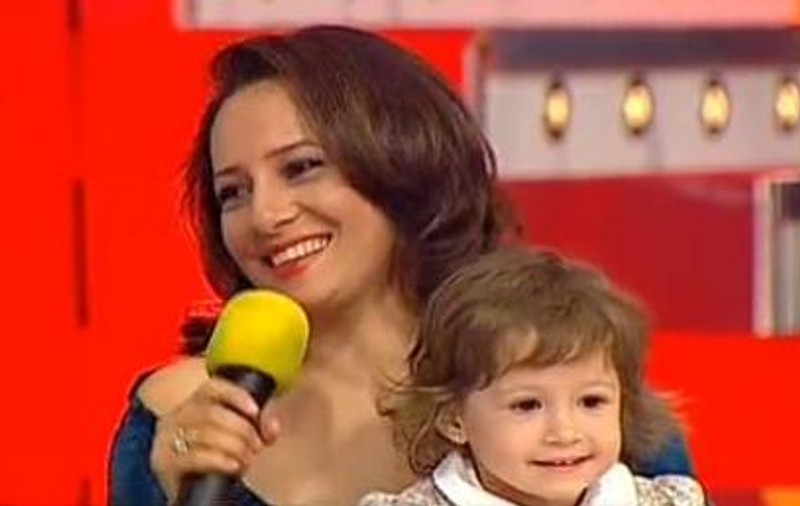 Iată ce frumuşică este fetiţa cântăreţei Carmen Trandafir!