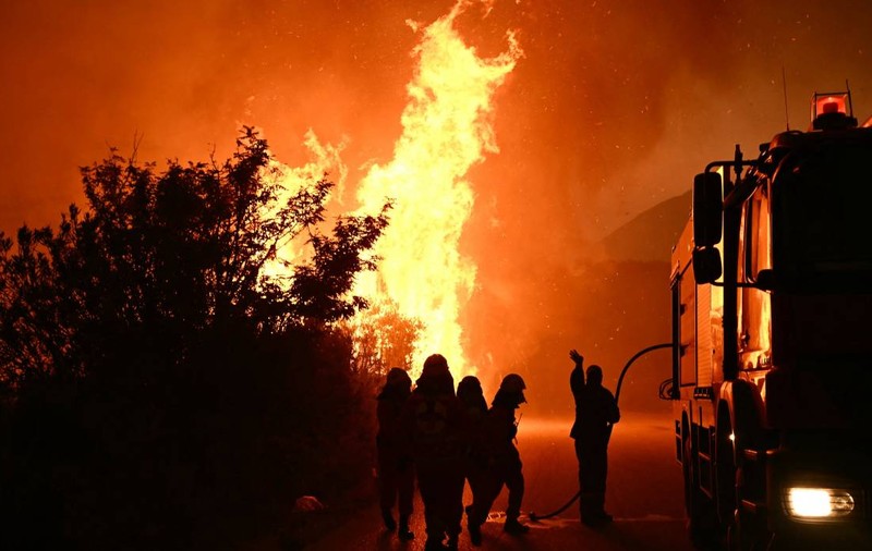 Aplicația cu AI care te scapă de incendii, lansată și în limba română de către un pompier din Grecia