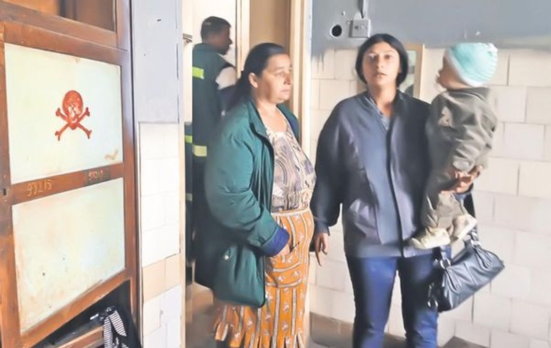 Primarul din Baia Mare şi-a pus în cap rromii pe care i-a mutat în "Uzina morţii": "Ne-a adus aici să ne otrăvească"