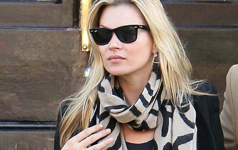 Kate Moss este noua imagine a ochelarilor de soare Vogue