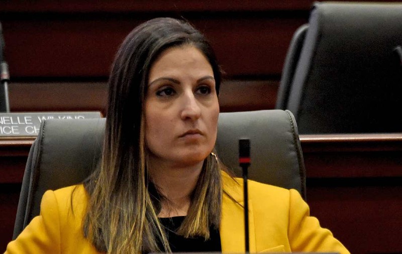 Senatoare americană democrată își filma în secret rivalii în ipostaze intime și îi șantaja
