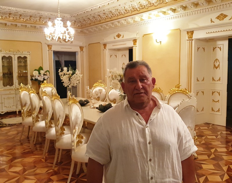 Palatul din Timișoara „naționalizat” de Dominic Fritz și locuit de clanul Momiță. De ce a respins Judecătoria Arad evacuarea