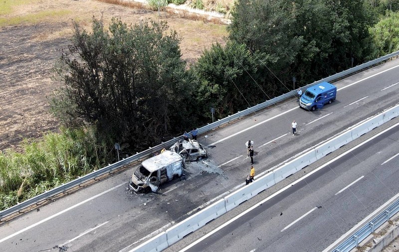 Jaf ca-n filme în apropierea oraşului italian Brindisi. Hoți înarmați au furat 3 milioane de euro dintr-o mașină de transport valori