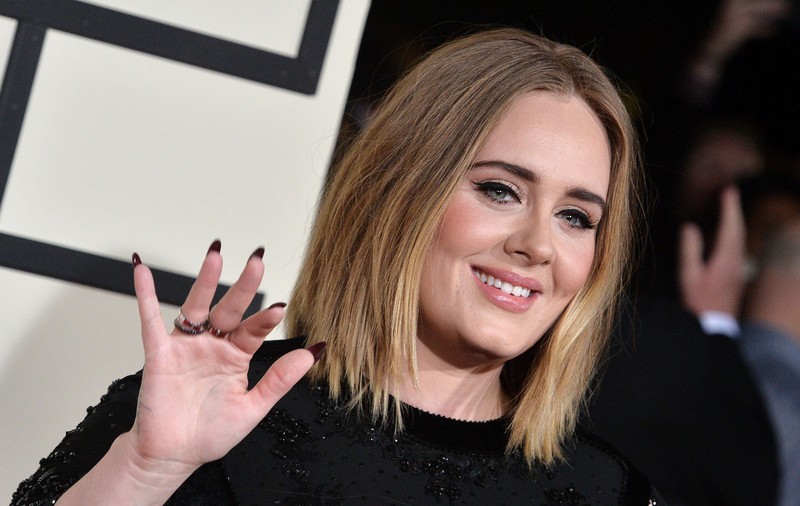 Adele are o sosie! Cum arată tânăra care îi seamănă perfect cântăreței