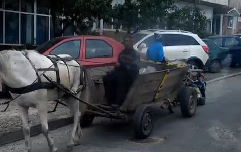 A CINCEA ROATĂ de la CĂRUŢĂ, la PROPRIU! CUM se CIRCULĂ pe STRĂZILE din SLATINA! | VIDEO