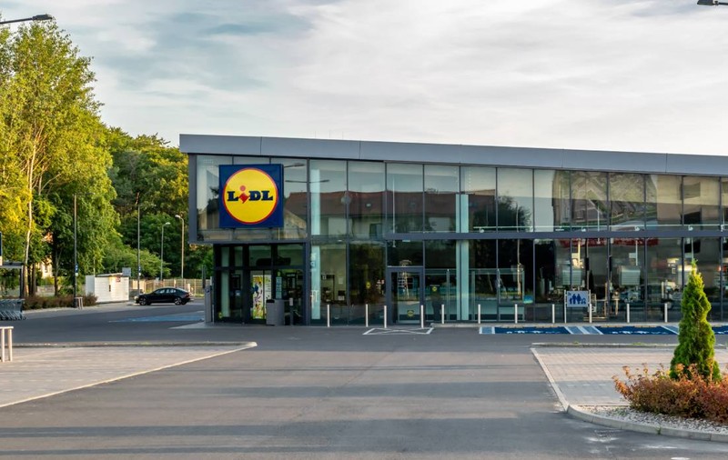 Care sunt produsele cu prețurile blocate de Lidl pentru luna august, imediat după creșterea TVA-ului