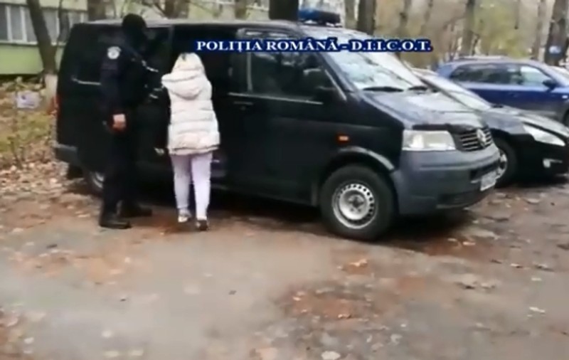 Rețea de proxeneți, destructurată de DIICOT. 28 de tinere, exploatate sexual de traficanți. Percheziții și în Austria și Marea Britanie