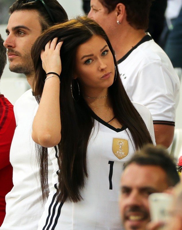 Euro 2016, sferturi. Spectacol în tribune la supermeciul Germania - Italia. Soțiile jucătorilor s-au amestecat printre fani / GALERIE FOTO