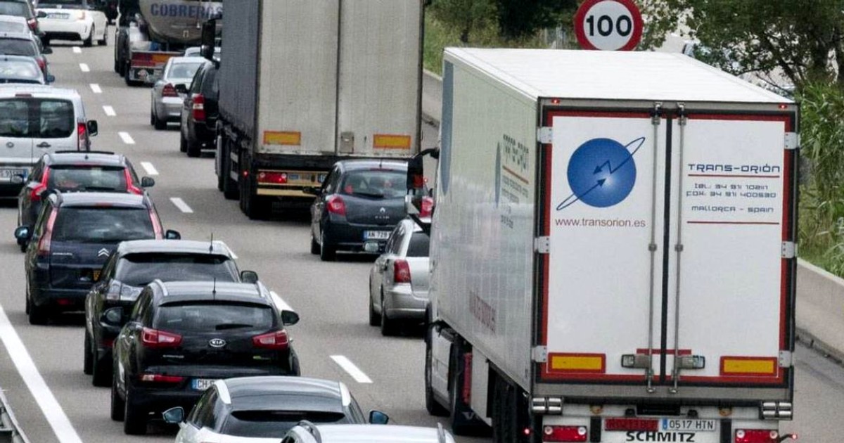 Conpania Naţională de Autostrăzi şi Infrastructură Rutieră (CNAIR) anunţă că vehiculele de peste 7,5 t vor avea restricţii de Crăciun pe teritoriul Ungariei.