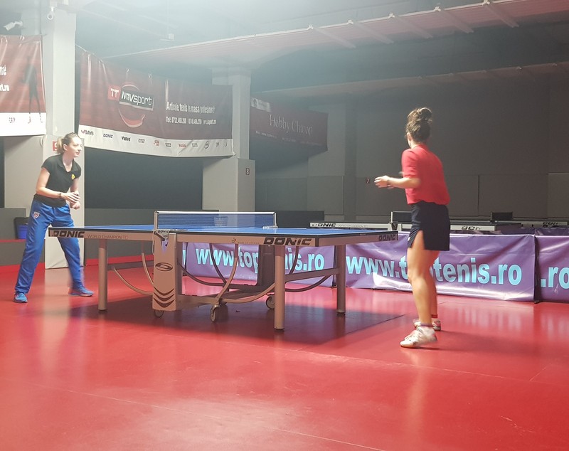 VIDEO | Spadasina Ana-Maria Brânză a făcut schimb de experiență cu jucătoarea de tenis de masă Andreea Dragoman