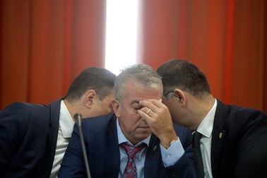 Senatorii PSD Șerban Nicolae (stânga), Adrian Diaconu (centru) și Robert Cazanciuc. Foto Hepta