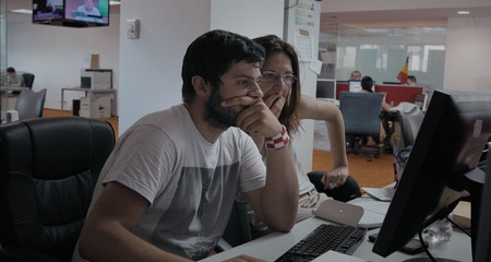 Jurnaliștii Răzvan Luțac și Mirela Neag - imagine din film
