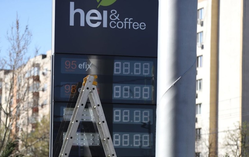 Prețul benzinei a crescut, dar motorina s-a ieftinit cu aproape 40 de bani, marți, 7 aprilie 2026. Cât costă un litru de carburant în București, Cluj-Napoca, Timișoara, Iași și Constanța