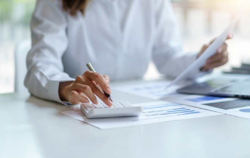 Ce salarii se plătesc în domeniul financiar? Cât câștigă un contabil versus un director
