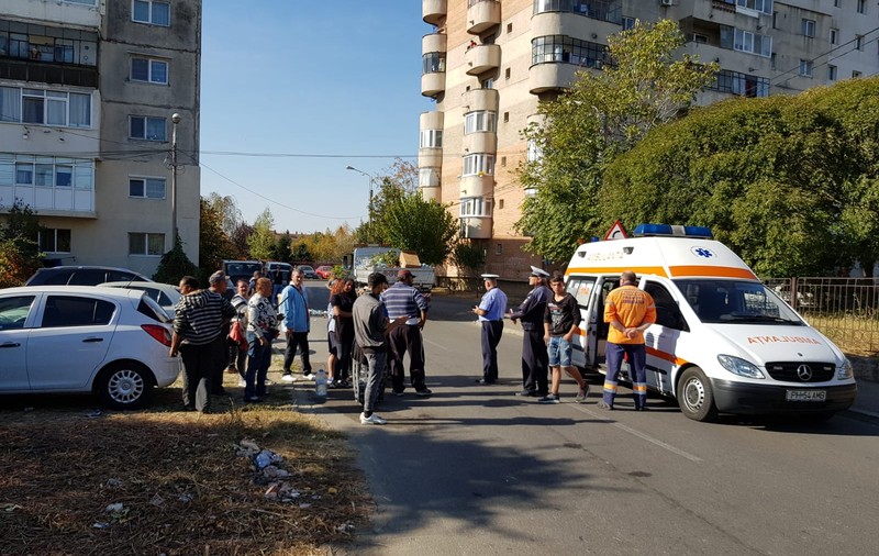 Doi polițiști au fost agresați în plină stradă la Ploiești! Au fost nevoiți să dea cu gaze lacrimogene și să cheme întăriri!