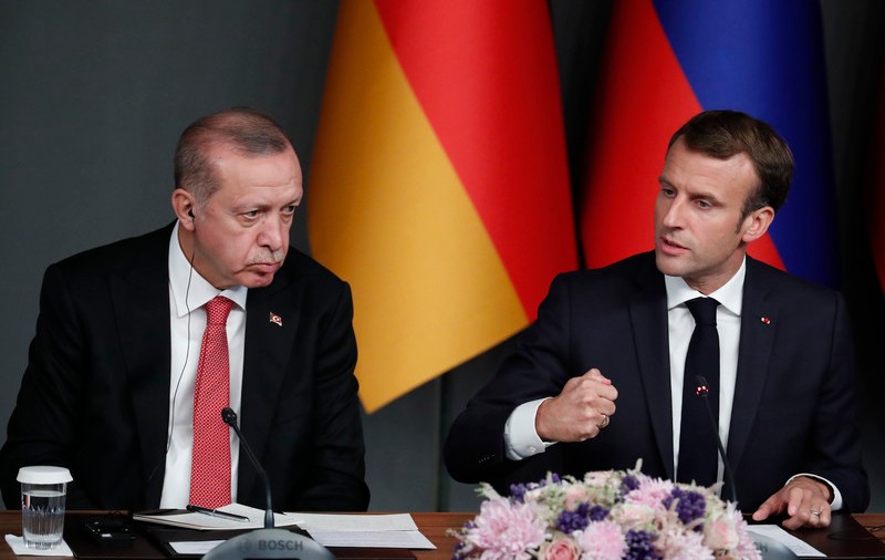 Ministrul turc de Externe îl acuză pe Macron că sprijină terorismul