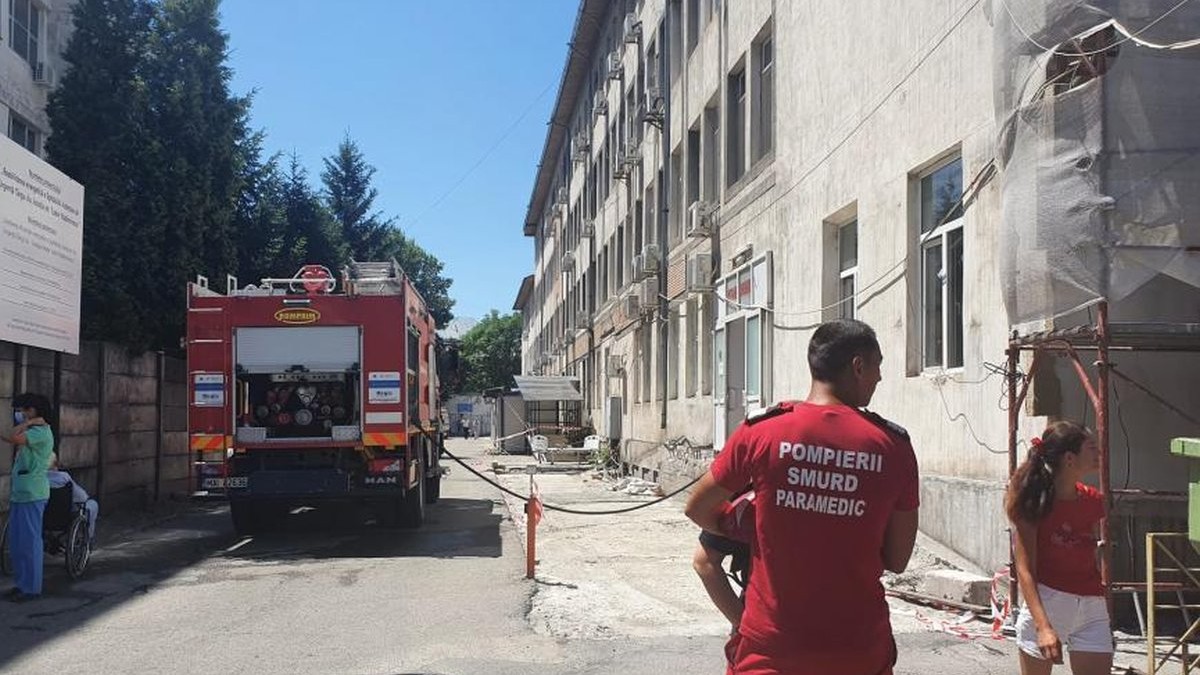 Degajări de fum la Spitalul Judeţean din Târgu Jiu. Foto: ISU Gorj / Pandurul
