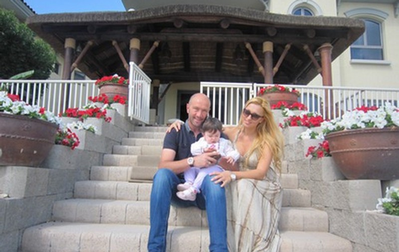 Zenga caută îngrijitor pentru casa din Dubai. ”Nefumătoare, decentă, sobră”