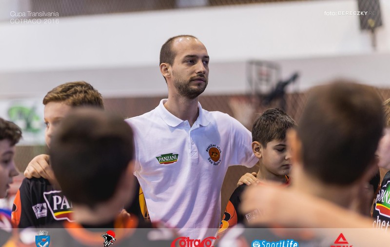 Premieră în sportul românesc: Steaua CSM EximBank a legitimat un suporter. Va juca un meci oficial în Liga Națională de baschet!