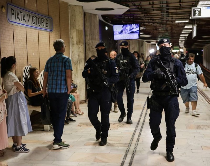 Jandarmi înarmați până în dinți, la metrou în București, a doua zi consecutiv. Explicațiile Jandarmeriei Române